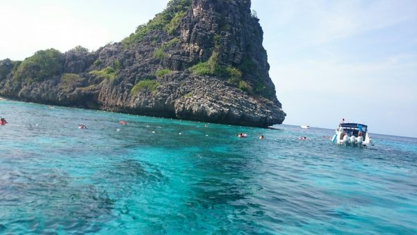 透き通る海の青さに思わず感動！手つかずの自然が残るロック島＆ハー島