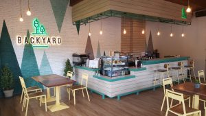 ヘルシー志向！フレッシュスムージーが自慢のおしゃれカフェ『Back yard Cafe』