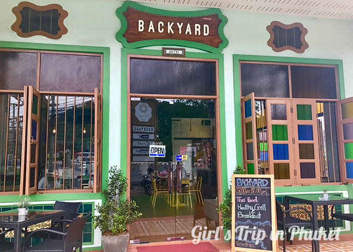 ヘルシー志向！フレッシュスムージーが自慢のおしゃれカフェ『Back yard Cafe』