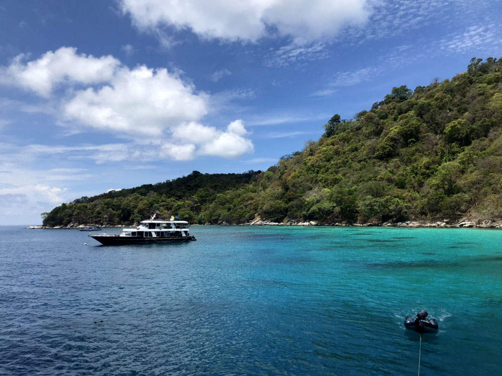 ラチャ島クルーズツアー